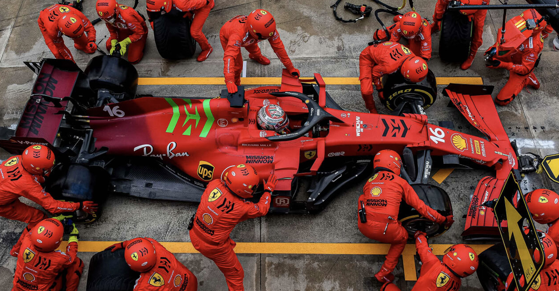 F1 pit team